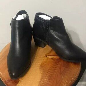 Black Clara Bootie Sz 5.5 womens